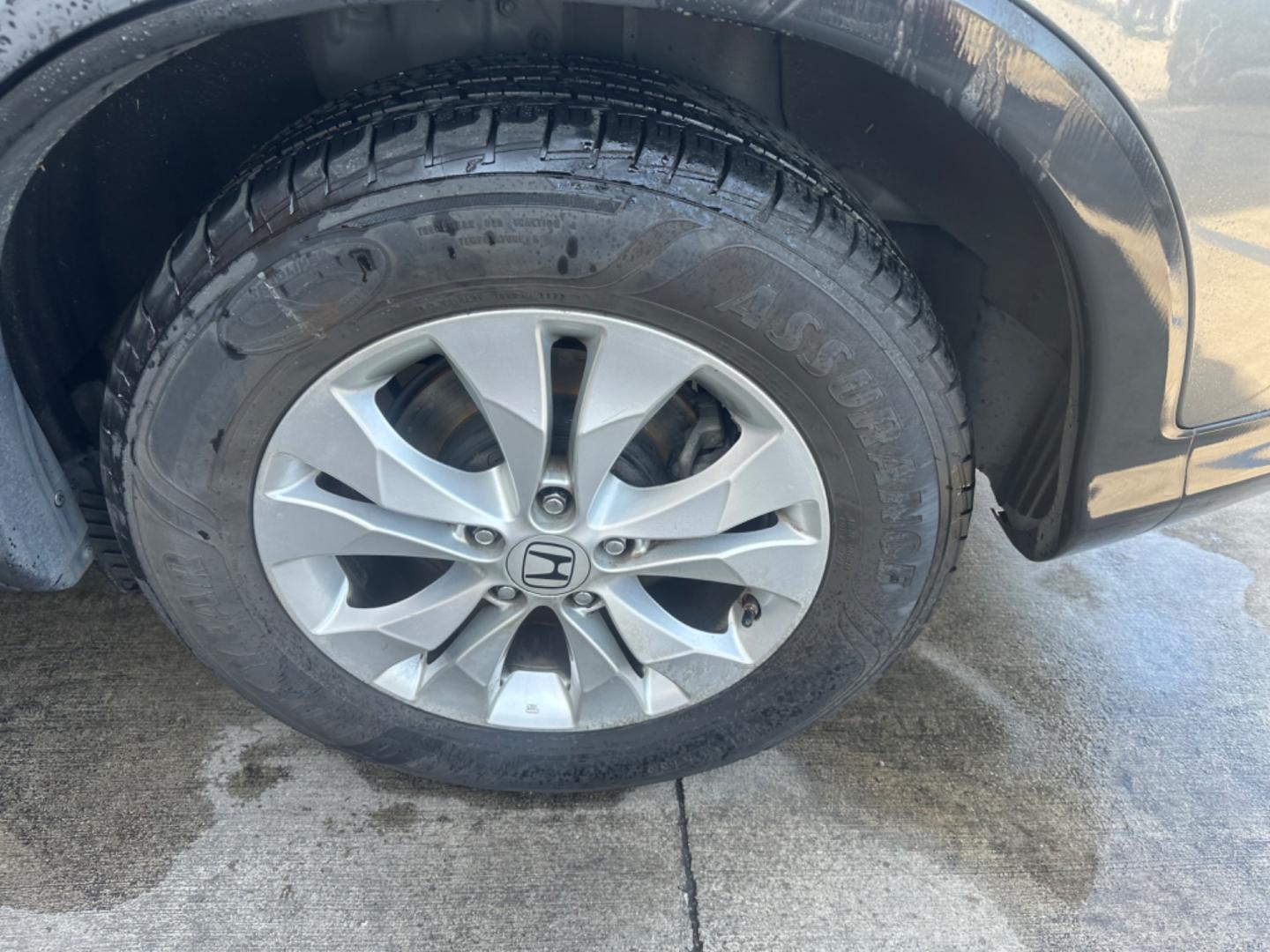 2012 BLUE /GRAY Honda CR-V leather (JHLRM3H70CC) with an 4 CYLINDER engine, Automatic transmission, located at 30 S. Berkeley Avenue, Pasadena, CA, 91107, (626) 248-7567, 34.145447, -118.109398 - Cars and Trucks!! Leather! Moon-roof! Well equipped! In the bustling streets of Pasadena, CA, and the vibrant neighborhoods of Altadena, Glendale, and the broader LA County, finding a reliable, stylish, and affordable vehicle can be a daunting task, especially if you're navigating the complexities - Photo#12